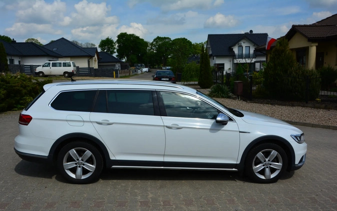 Volkswagen Passat cena 59900 przebieg: 221000, rok produkcji 2016 z Łobez małe 596